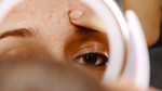 Yüzünüzdeki Kahverengi Lekelerin Tek Suçlusu Güneş Değil! Dermatolog Uyardı