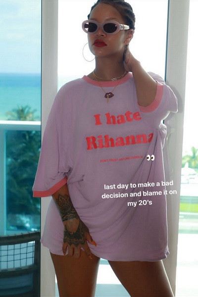 Rihanna 30 yaşını bu tişörtle kutladı! - Resim : 1