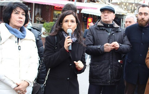 'Çocukluk ömrün gökyüzüydü kana buladılar' - Resim : 1