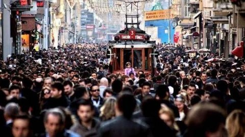 NYT: Türkler kitleler halinde ülkeyi terk ediyor