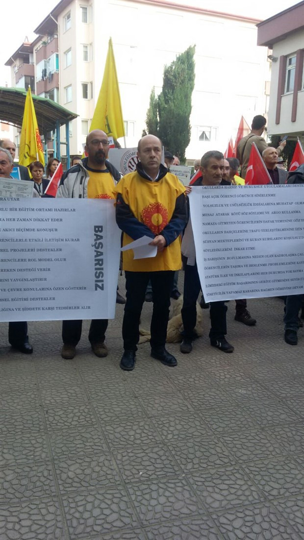 Bartın'da İl Milli Eğitim Müdürü Demir, protesto edildi - Resim : 1