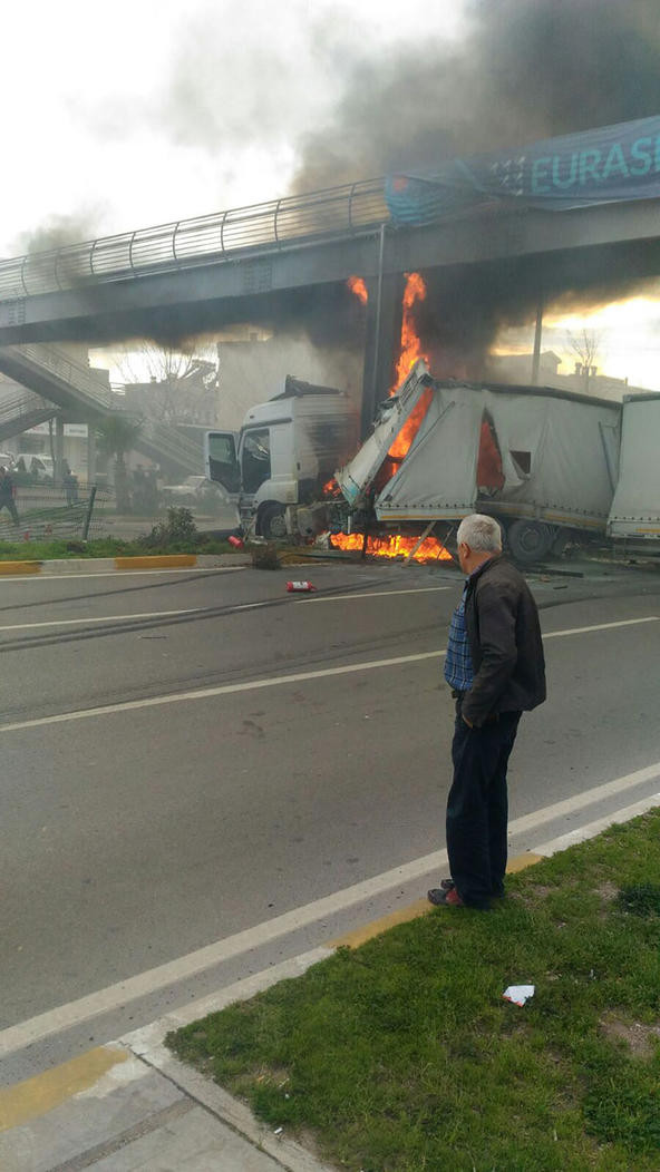 Korkunç kaza; bir anda oldu! - Resim : 1