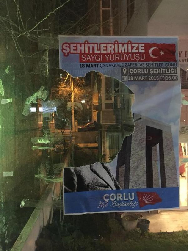 Çorlu'da skandal! Atatürk afişini yırttılar - Resim : 1