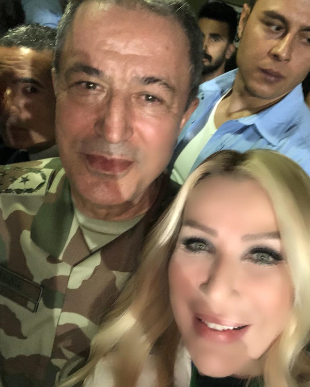 Seda Sayan'dan Erdoğan ve Akar'la selfie - Resim : 2