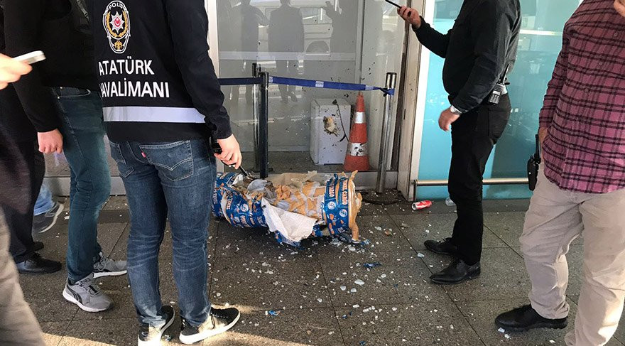 Atatürk Havalimanı’nda bomba paniği - Resim : 1