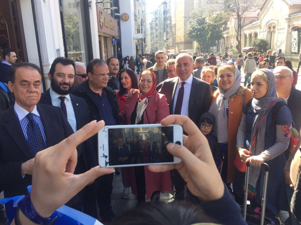 CHP'li Tekin: Mendil satan çocuklar tek tek kayboluyor - Resim : 1