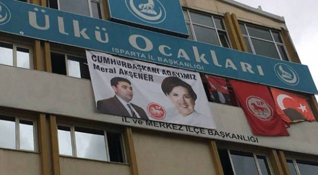 Bahçeli'yi kızdıracak Meral Akşener pankartı - Resim : 1