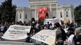 İstanbul Üniversitesi'nde bölünme protestosu