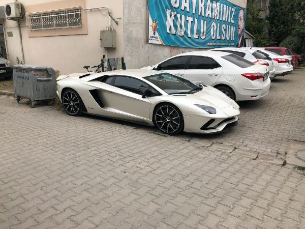 AKP toplantısına Lamborghini ile geldi - Resim : 2