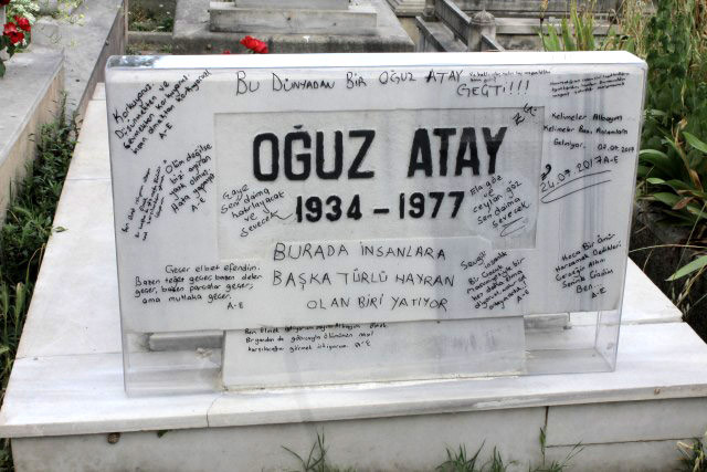 Oğuz Atay'ın 'Eylembilim' öğrencileri yazarı mezarında andı - Resim : 1