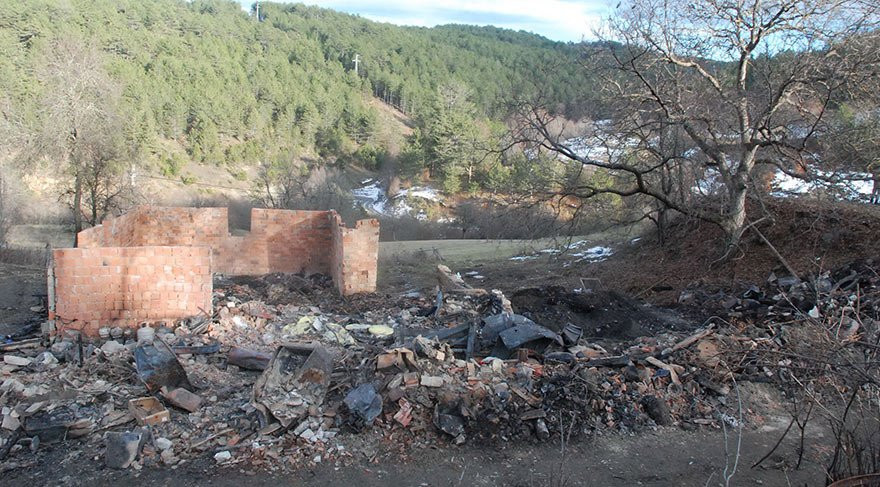 Acı görüntü: 5 kişilik ailenin cesedi bir torbada - Resim : 1