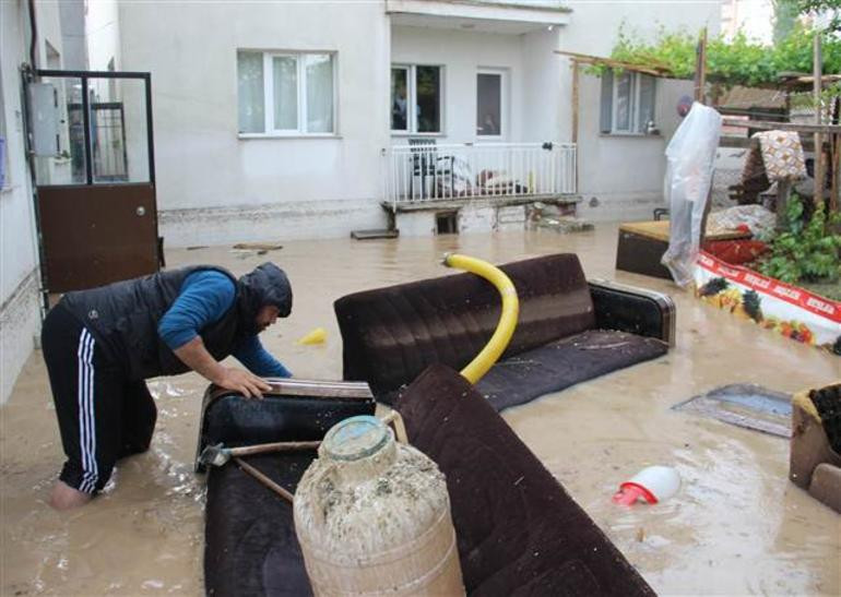 Sağanak, Sivas’ta hayatı felç etti - Resim : 1