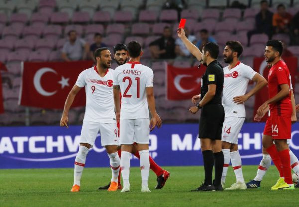 Cenk Tosun’un çıldırdığı anlar! Tribünlere dönüp… - Resim : 1