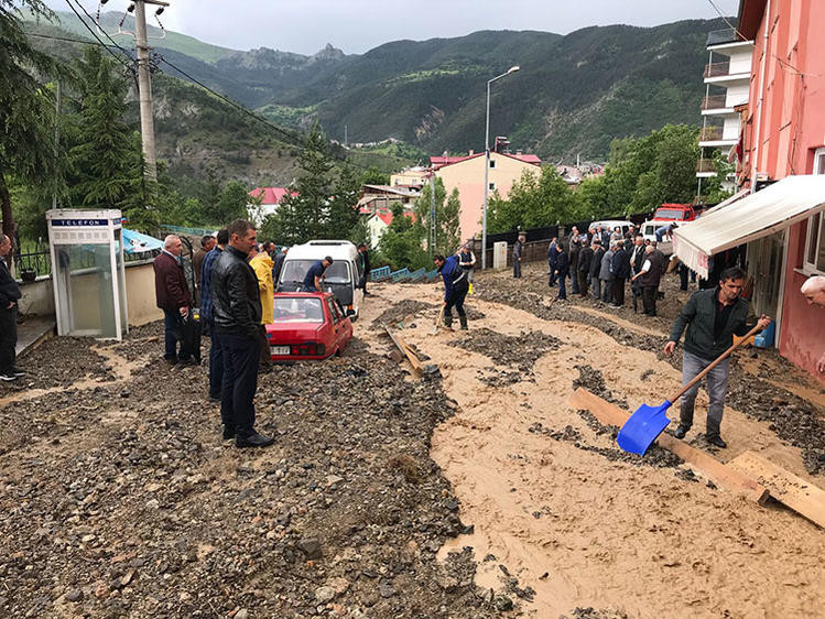 Bayram günü sel felaketi - Resim : 1