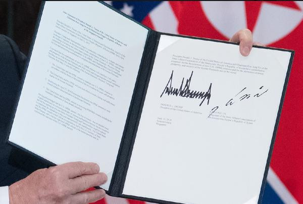 Tarihi zirve! Trump ve Kim imzayı attı - Resim : 1