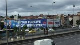 AKP'li belediye Erdoğan ve AKP afişlerini indirmedi