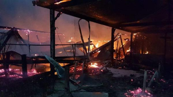 Sapanca Gölü kıyısındaki 10 işyeri yandı - Resim : 1