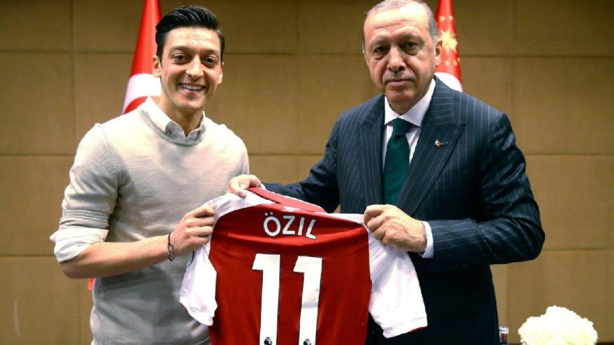 Mesut Özil tepkilere dayanamadı! - Resim : 1