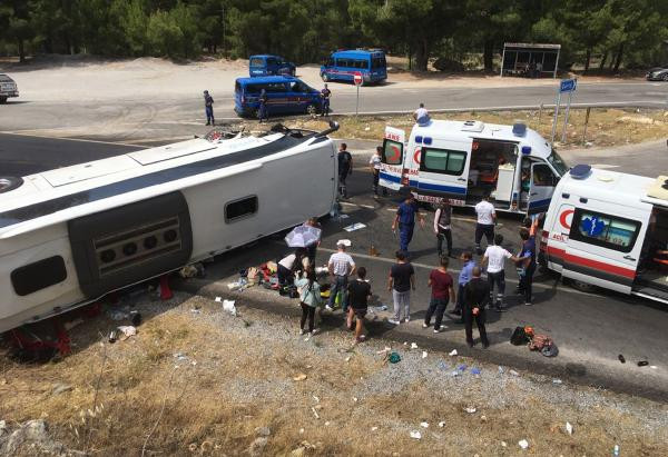 Antalya'da feci kaza! 2 ölü, çok sayıda yaralı var - Resim : 1