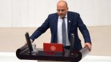 Ahmet Şık kendi tasarladığı rozetle yemin etti