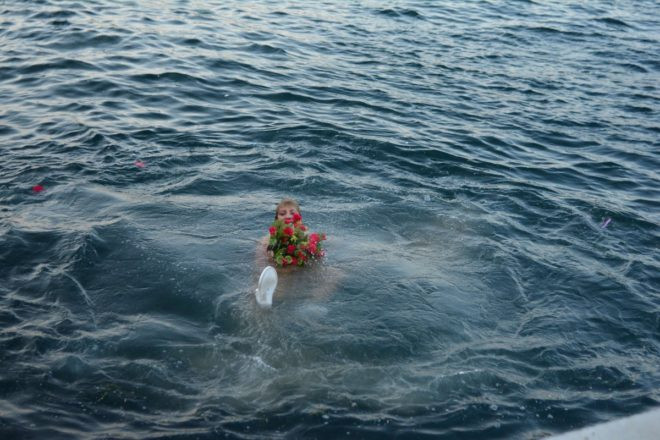 Ünlü oyuncu Boğaz'a atladı - Resim : 6