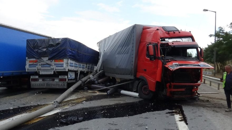 TEM'de kaza sonucu trafik kitlendi - Resim : 1