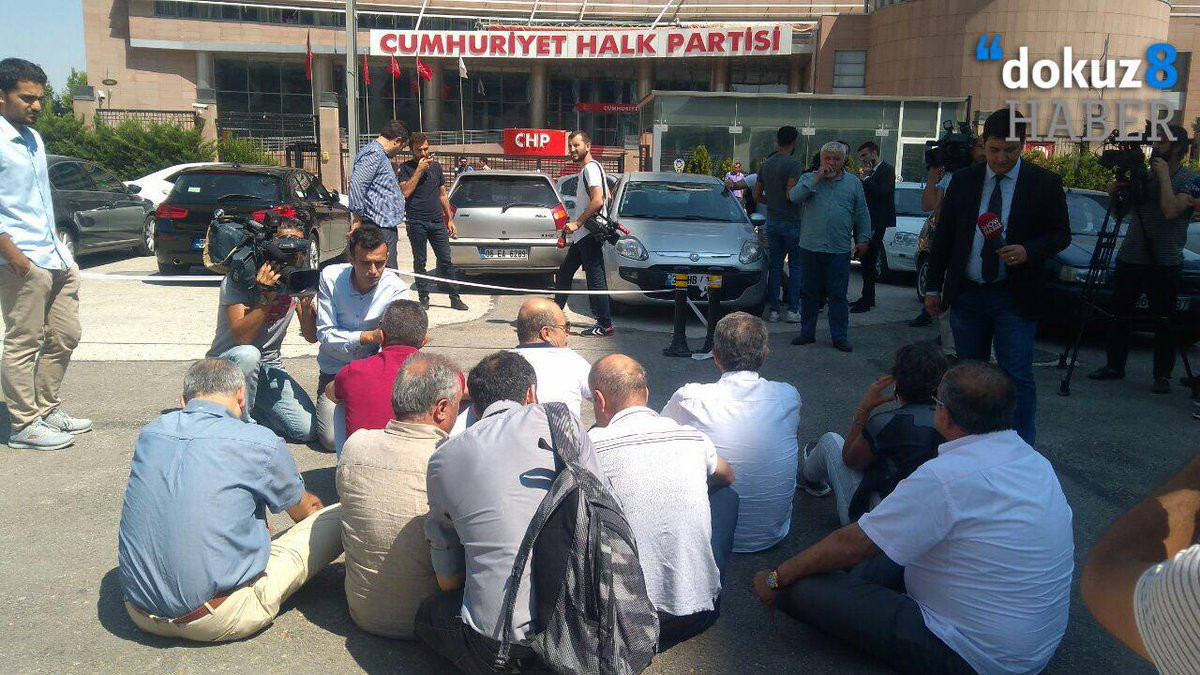 CHP'lilerden oturma eylemi - Resim : 3