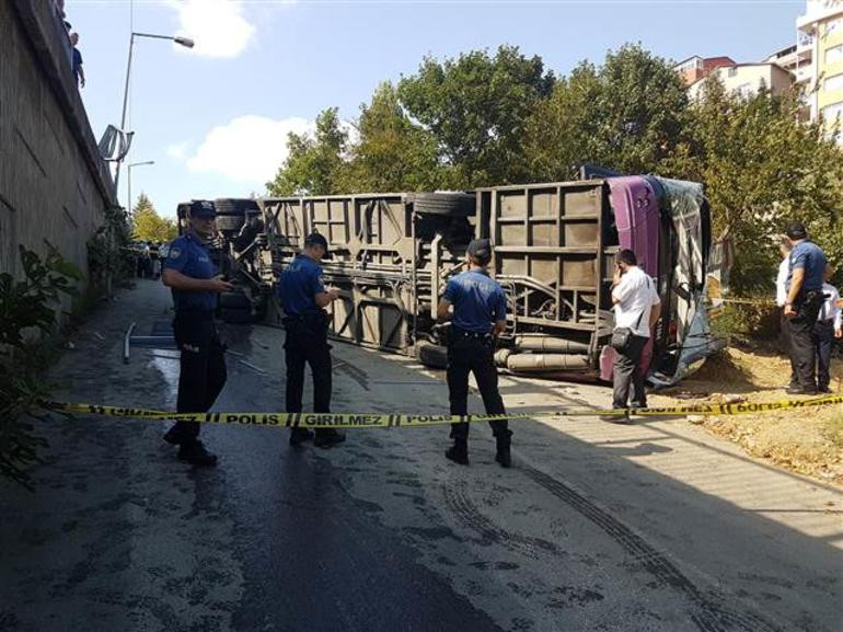 İstanbul'da halk otobüsü devrildi - Resim : 1