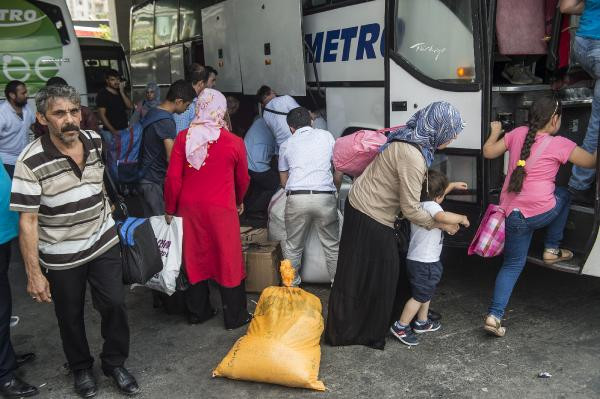 Memleketten erzaklarla döndüler - Resim : 1