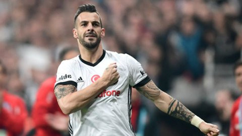 Yıldız futbolcu Beşiktaş'a veda etti - Resim : 1