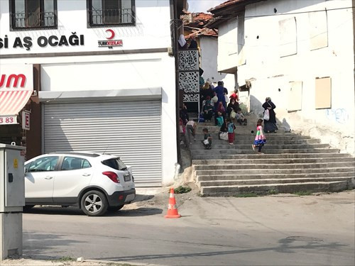 Ankara'dan yoksulluk manzaraları: Ekmek ve yemek kuyruğu - Resim : 2