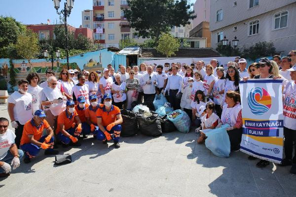Silivri'de, belediye ve vatandaş birlikte sokakları temizledi - Resim : 1