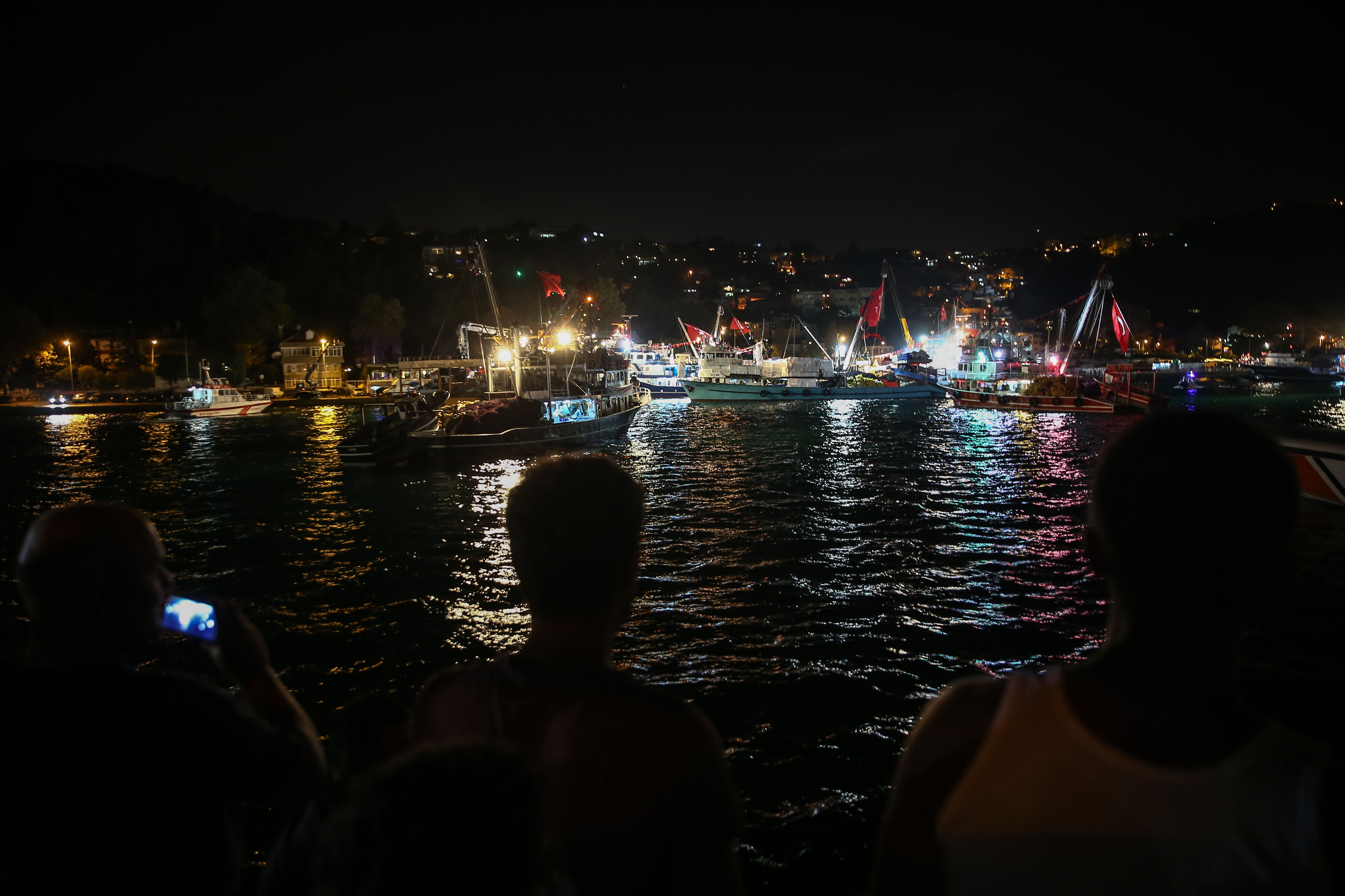 İstanbul'da balıkçılar ağ atamadı - Resim : 1