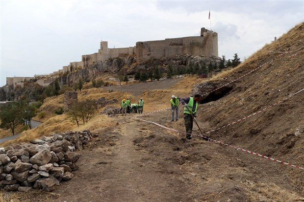 Urartu ve Roma dönemine ait mezarlar bulundu - Resim : 1