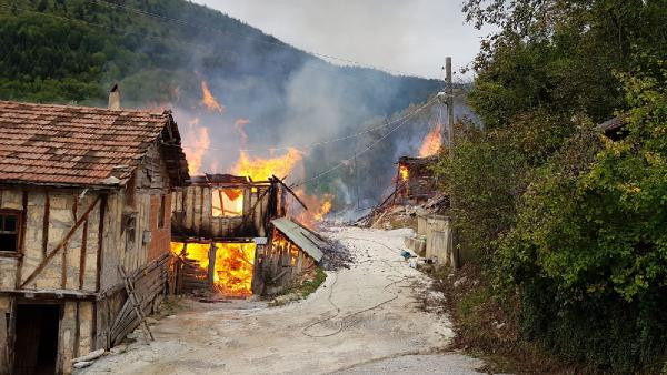 Kastamonu'da felaket: Köy yandı - Resim : 2
