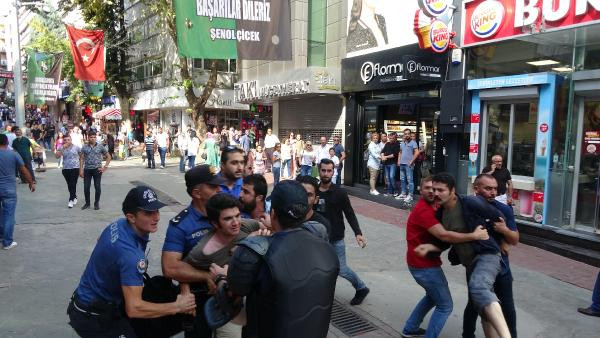 İsmail Devrim için toplanan gruba polis müdahalesi: 15 gözaltı - Resim : 1