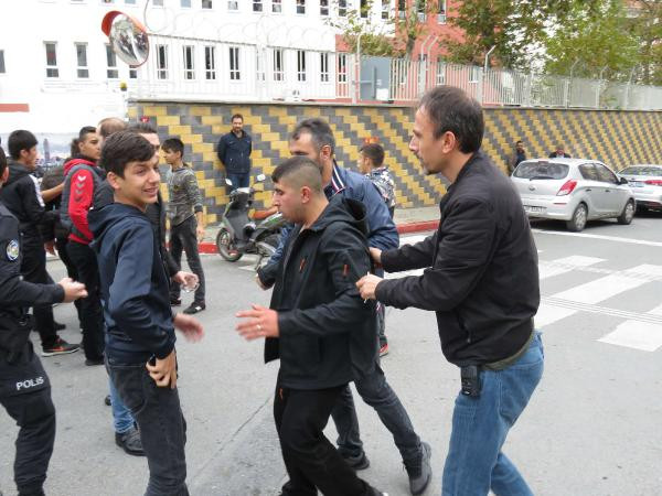 İstanbul'da okul kantininde dehşet! 2 kişi yaralandı - Resim : 1
