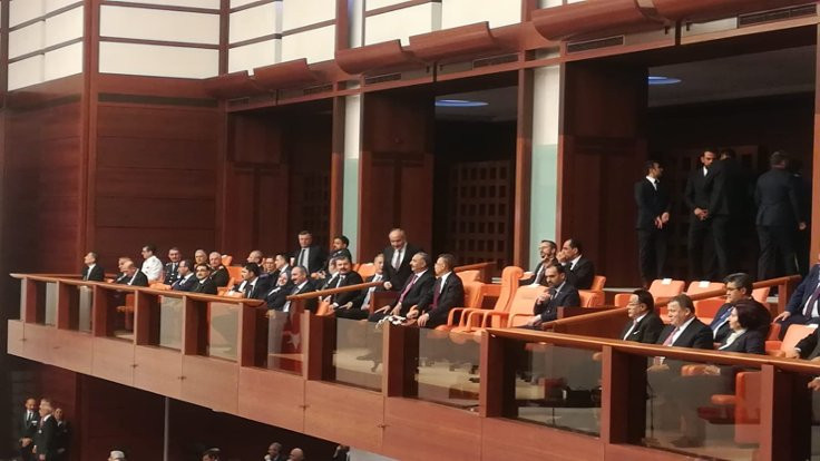 Meclis açılıyor: CHP'den 'çiçek' tepkisi - Resim : 1