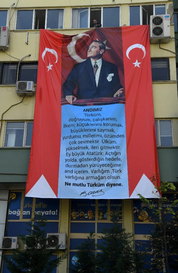 MHP'li belediyeden AKP'ye pankartlı mesaj! - Resim : 1