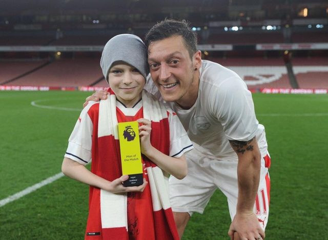 Mesut Özil'i yıkan ölüm - Resim : 1