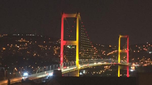 Köprüye dörtlü zirve ülkelerinin renkleri yansıtıldı - Resim : 2