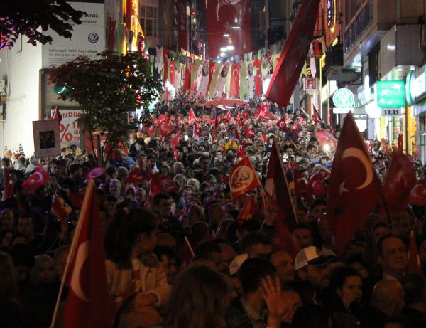 Giresun’da 10 bin kişi Cumhuriyet için yürüdü - Resim : 1