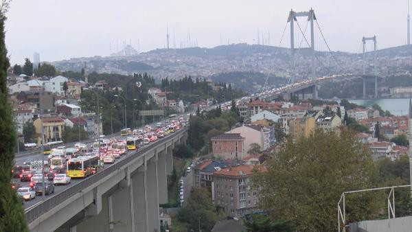 Boğaz'da intihar girişimi trafiği - Resim : 1
