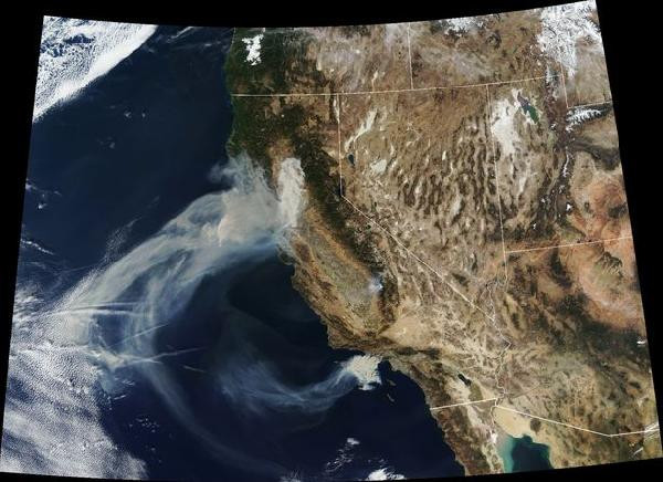 Kalifornia yangını uzaydan böyle görüntülendi - Resim : 1