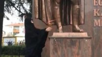 Çarşaflı provokasyon! Atatürk Anıtı'na baltalı saldırı