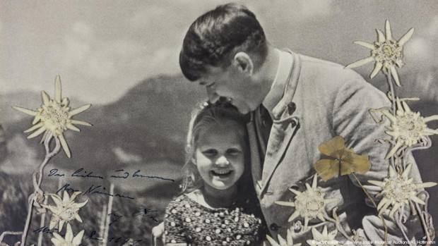 Hitler'in Yahudi çocukla çekilen fotoğrafı satıldı - Resim : 1