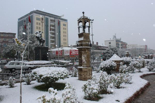 Niğde ve Adana'da kar etkili oldu - Resim : 1