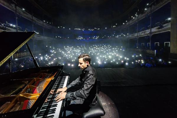 'Dünyanın en hızlı piyanisti' İzmir'de sahne alacak - Resim : 1