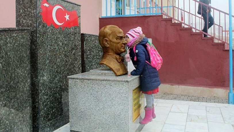 Minik Zeynep'ten duygulandıran davranış