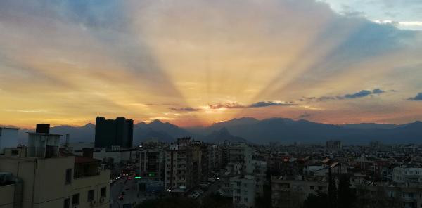 Antalya'da gökyüzünde renk şöleni - Resim : 1